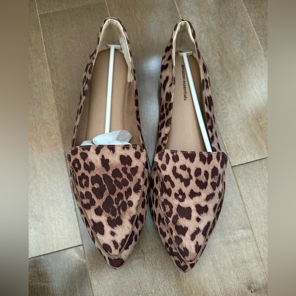 Amazon Essentials NWT Women's Leopard Print pointed toe Loafers- size 12 - Picture 2 of 6